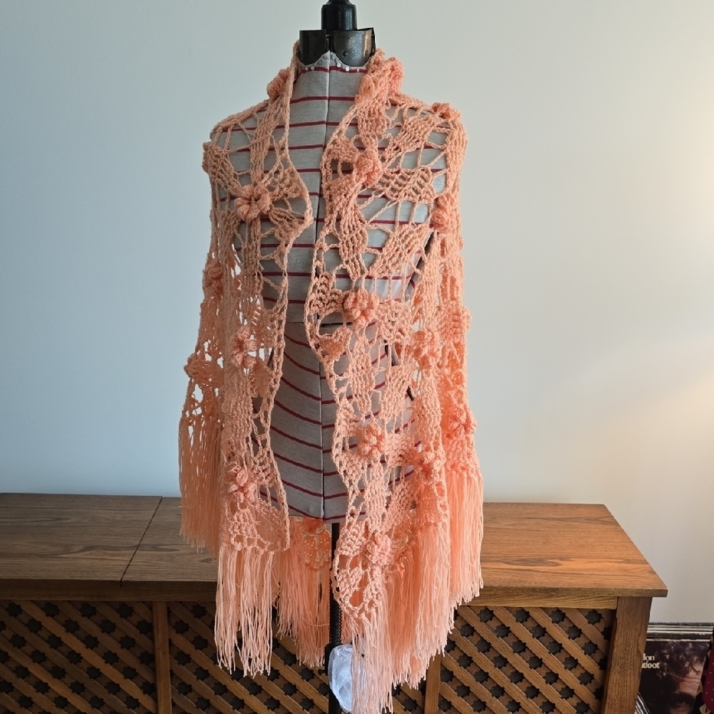 Beautiful 1970s Vintage Hand Crocheted Shawl in Peach / Coralβββ
